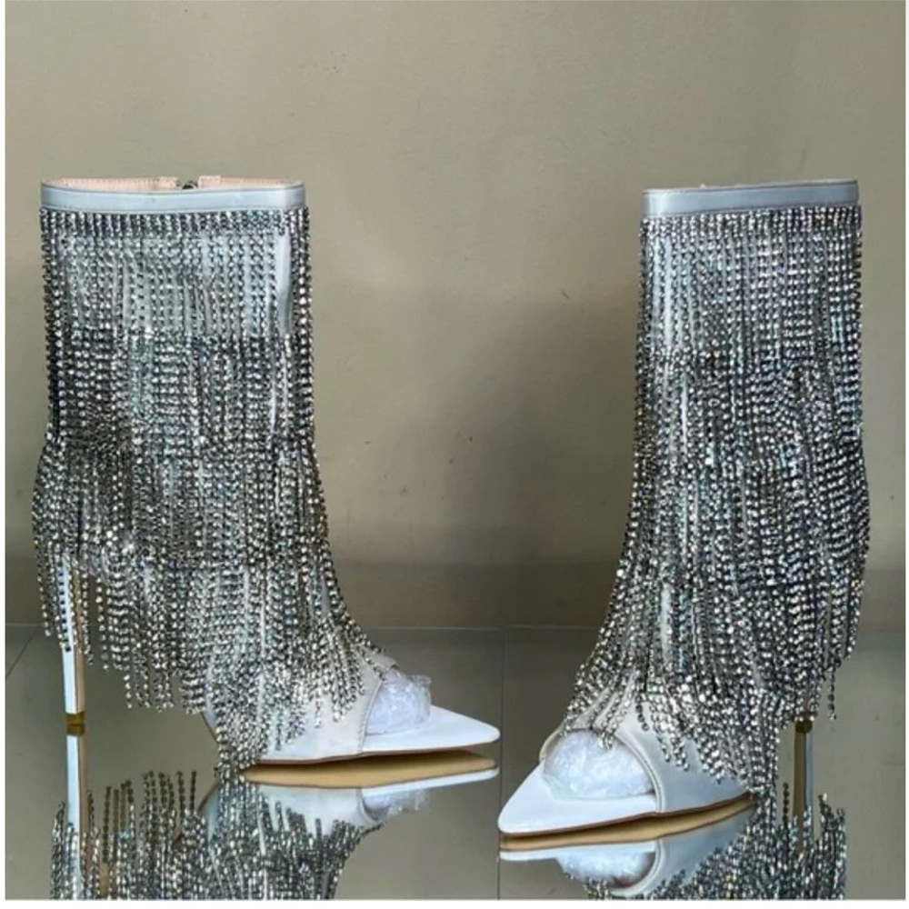 NWT Azalea Wang Elegant Silver Fringe Heels